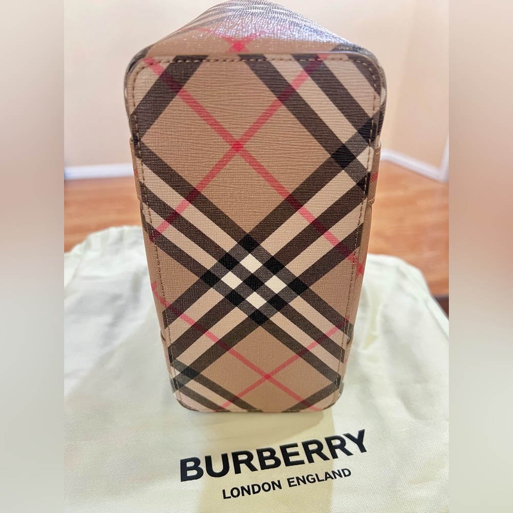 Burberry Daphne Vintage Check Tote Bag - Picture 11 of 11
